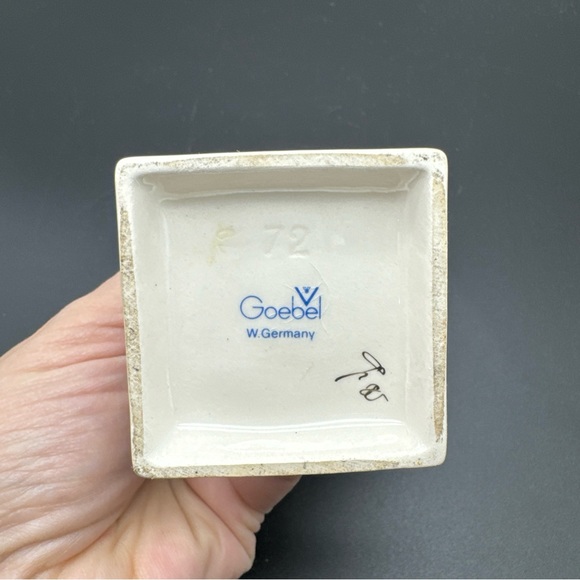 1950’s Hummel Goebel #72 "Spring Cheer" 5.25" Tall  Full Bee Mark TMK-2 - Picture 8 of 8